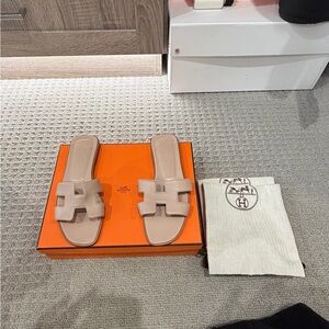Hermès Calfskin Beige Nude Oran sandals 37